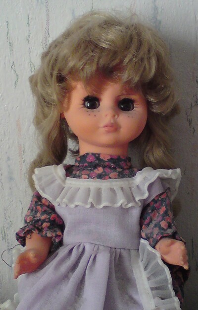 Puppe mit hellem Haar